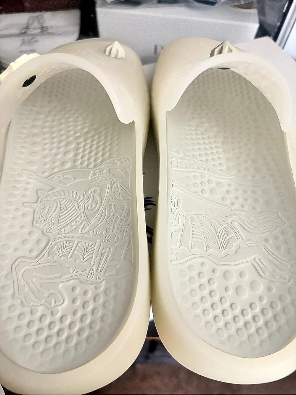 Burberry Slide Sandals in Cream & Blue EU 40 / UK 7 - Picture 3 of 8